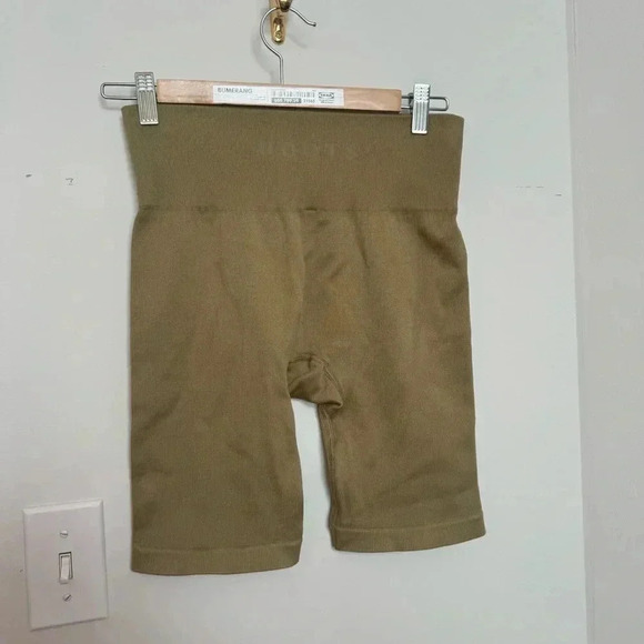 NWT  ROOTS BIKE SHORT SCULPT L olive - Picture 5 of 5
